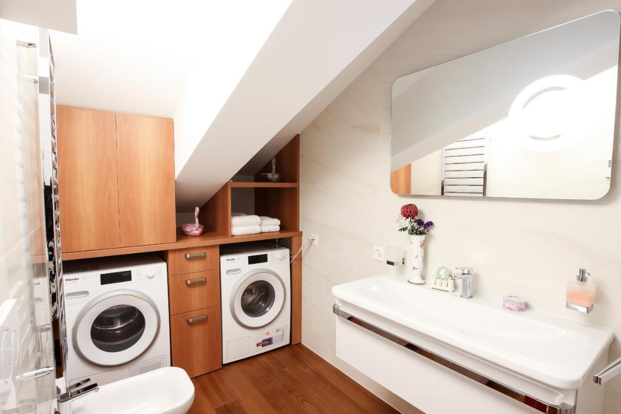 Al Ciani Balcony Apartment